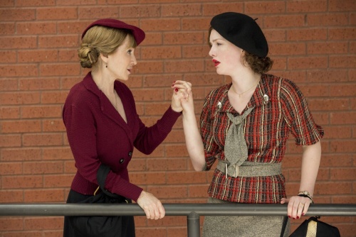 Bonnie And Clyde- Holly Hunter & Holliday Grainger