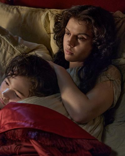 Frankenstein - Mia Goth, Christian Convery